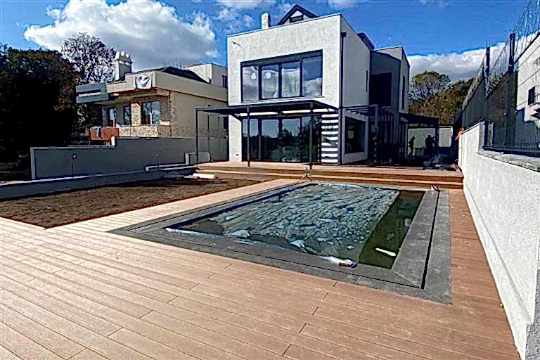 Bostancı Villa Havuz Deck.