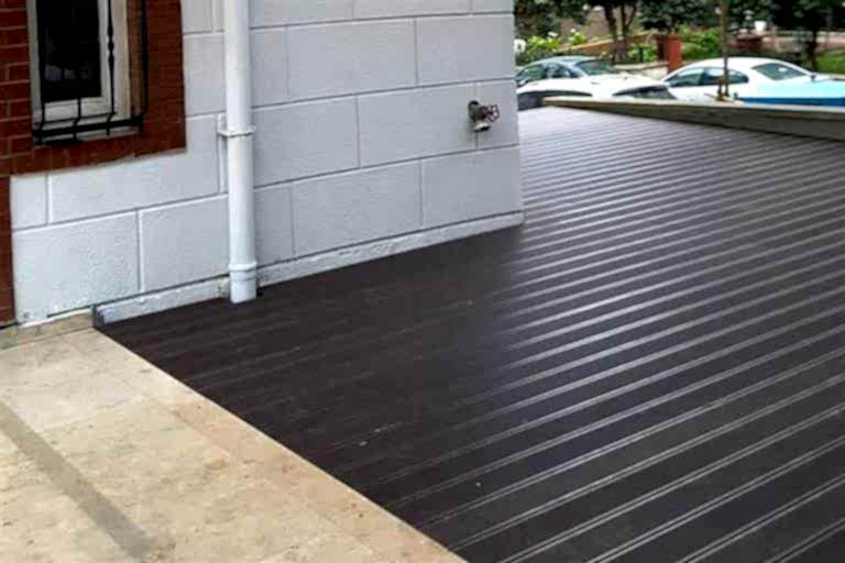 Kadıköy Axix Veterinerlik Bahçe Kompozit Deck Çalışması.